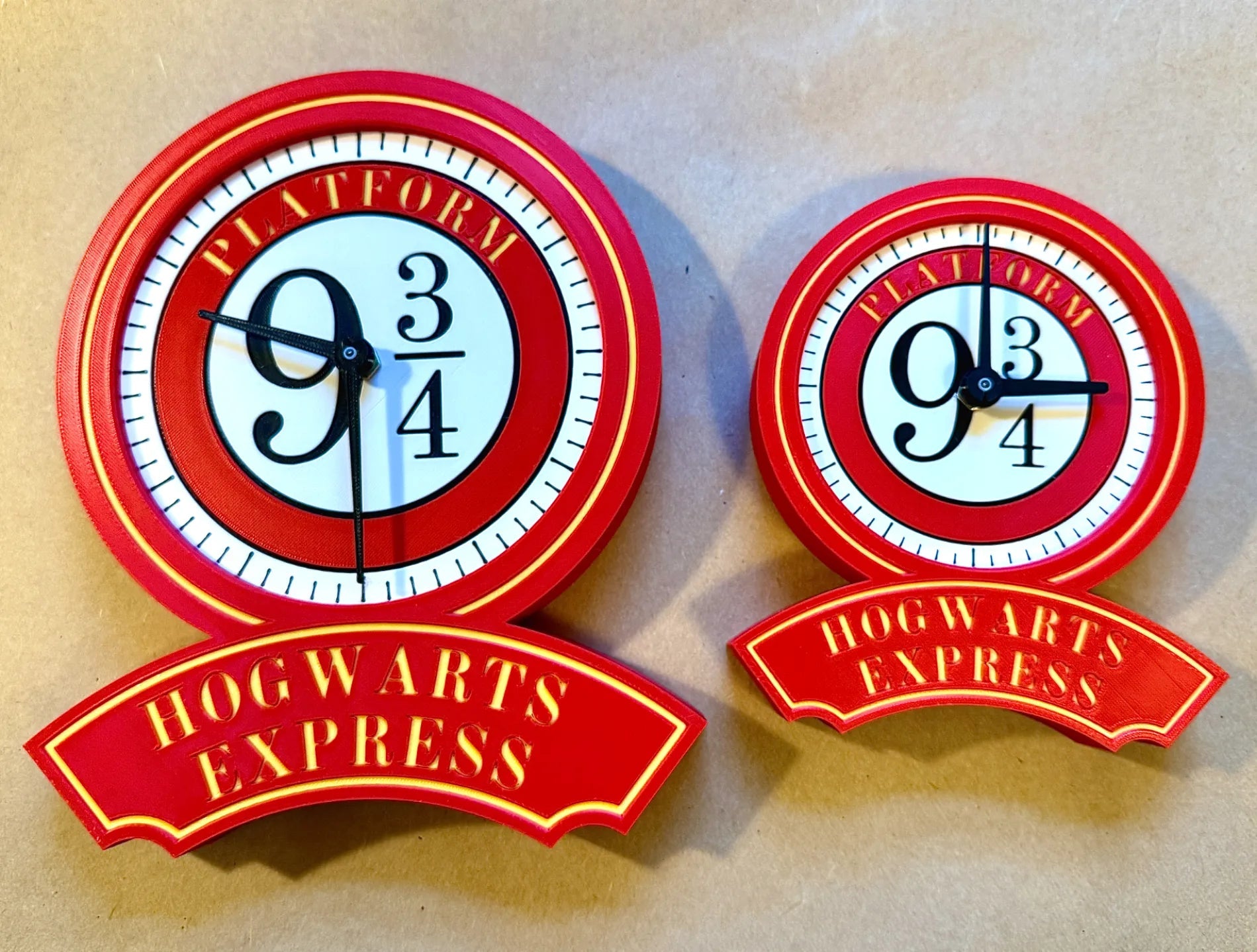 Hogwarts Express Platform 9¾ Wall Clock (Two Sizes) - Stampa3D